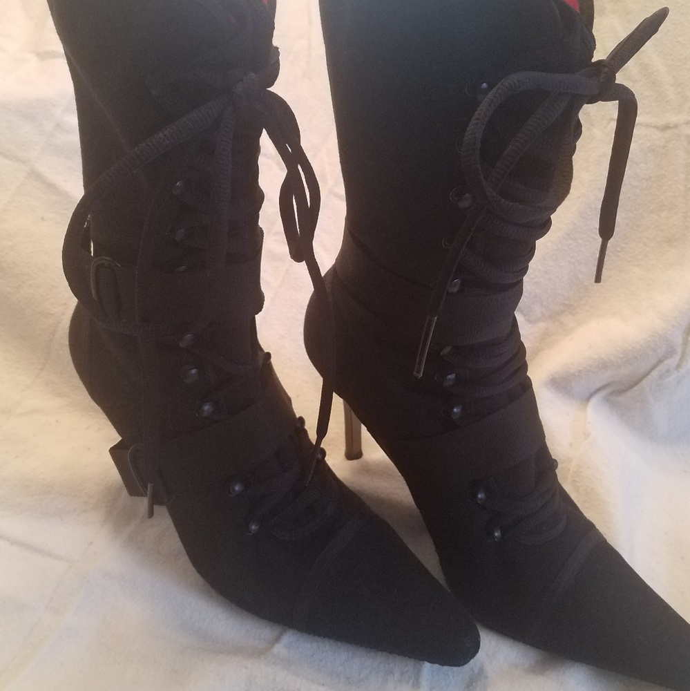 Splash heeled boots
